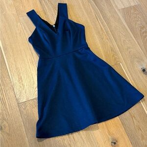 BCBG Navy Blue V-Neck Mini Dress Size 2 Sleeveless Elegant Date Night